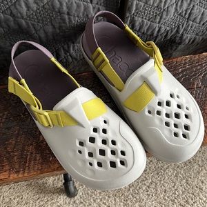 Chaco Chillos Clogs- brand new!